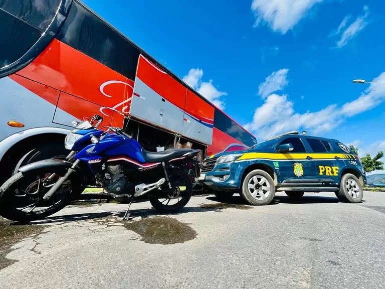 Operação Festejos Juninos: motocicleta adulterada é apreendida pela PRF em bagageiro de ônibus na BR 116