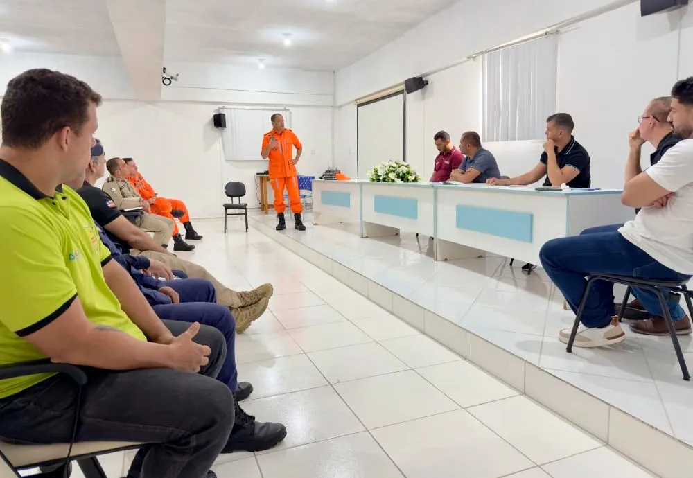 Prefeitura de Brumado realiza reunião com forças de segurança para planejamento operacional do aniversário da cidade