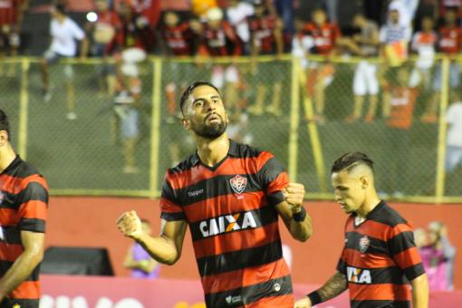 Vitória vence a Ponte Preta por 3 a 1 no Barradão 