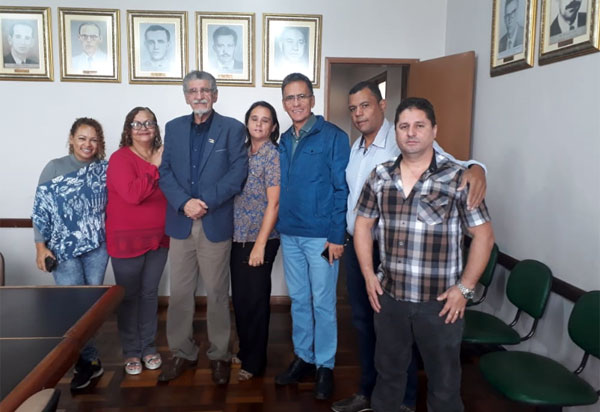 Conquista: Ciano comemora melhorias no shopping popular 'Vai ganhar mais vida'