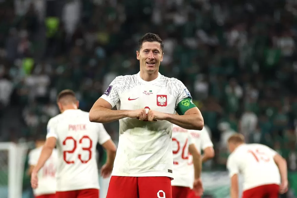 Em dia de Szczesny e Lewandowski, Polônia supera a Arábia Saudita