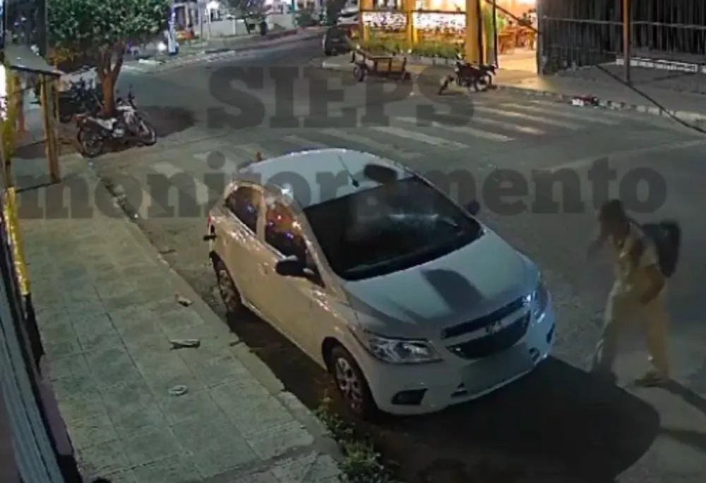 Homem tenta incendiar veículo e quebra para-brisa em Brumado