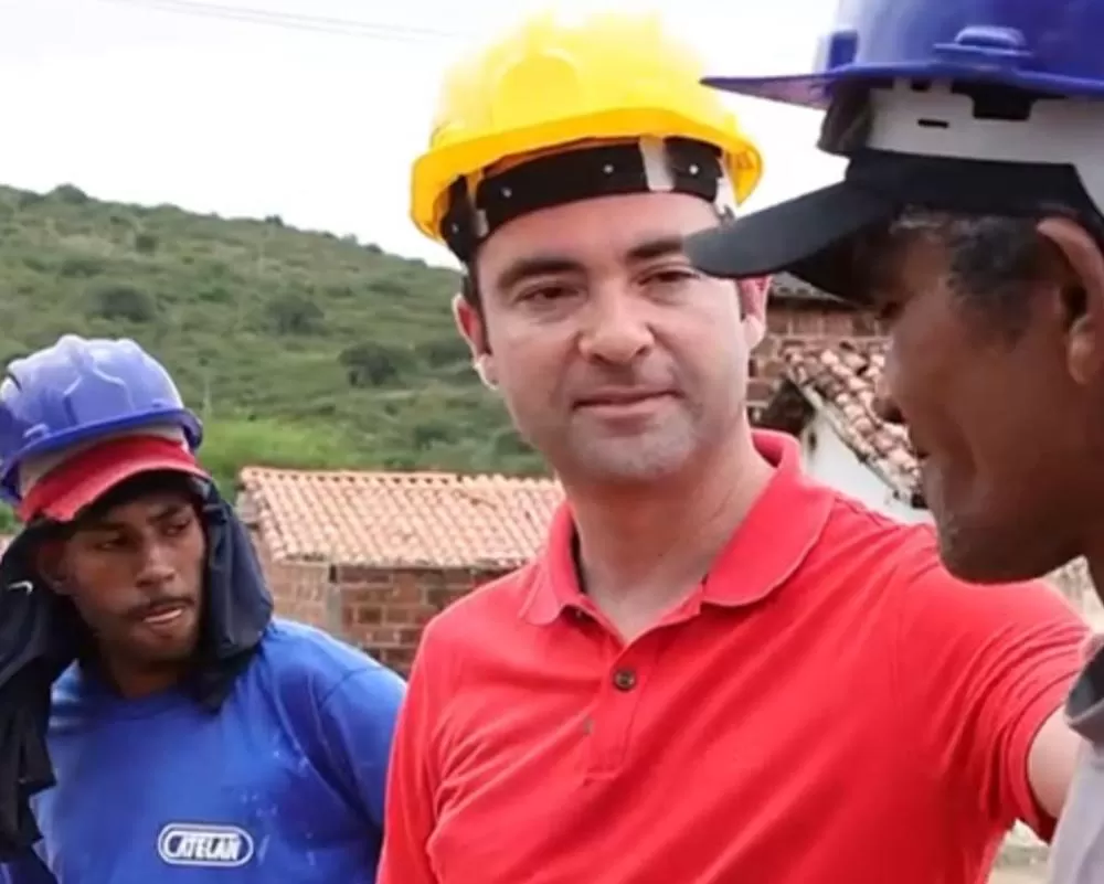 Brumado: Fabrício Abrantes anuncia obras e parabeniza a população pelo Dia do Trabalhador 