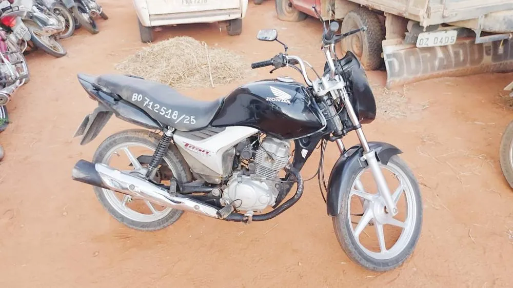 Policiais do 24º BPM frustram tentativa de roubo e apreendem motocicleta em Tanhaçu