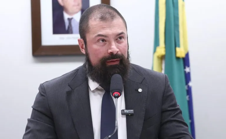 Deputado do PL sugere separar o país em Norte e Sul