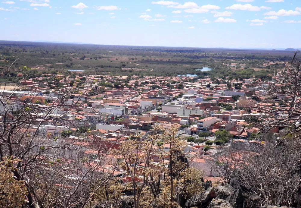 MP aciona prefeito e Município de Bom Jesus da Lapa por improbidade administrativa em razão de contratações ilegais