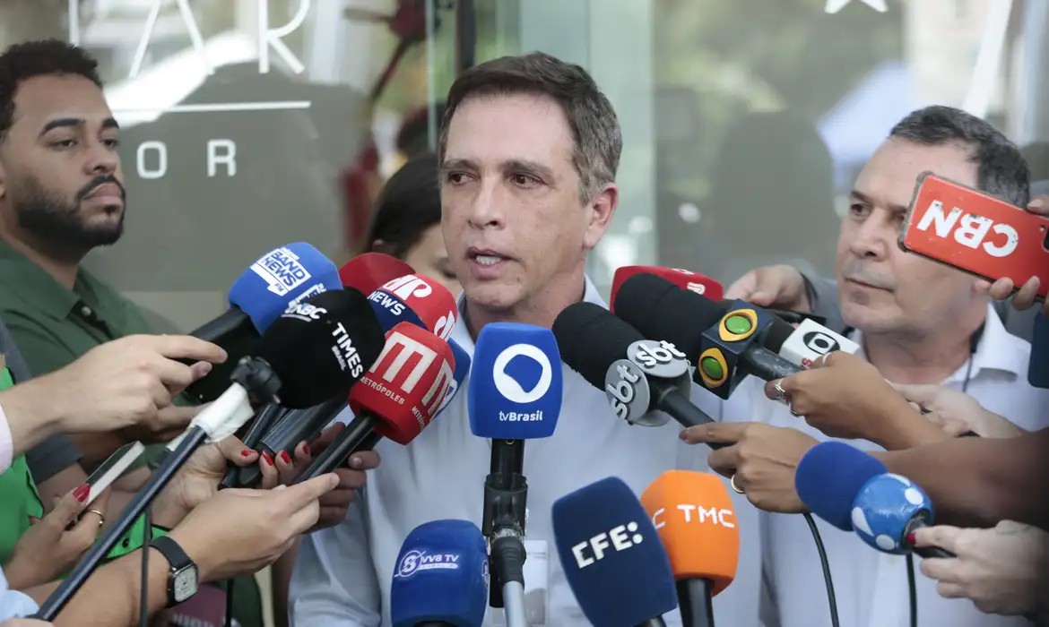 Médico de Bolsonaro confirma traumatismo craniano leve