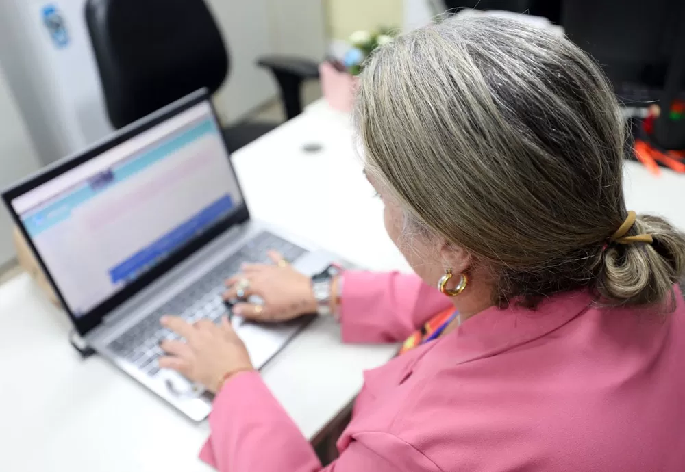 SEC oferta 40 vagas de pós-graduação em Relações Internacionais para professores da Educação Básica pela UAB-BA