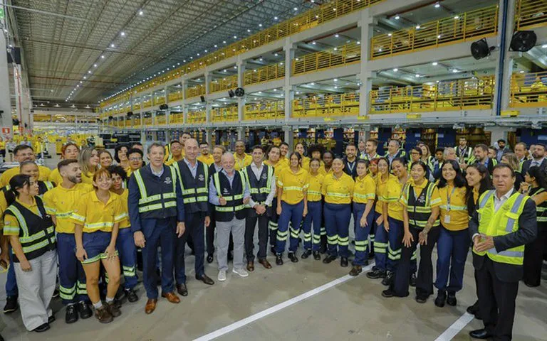 'Outra vez a economia vai surpreender', diz Lula em anúncio de investimento de R$ 34 bi do Mercado Livre no Brasil