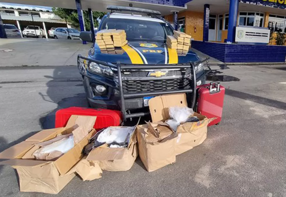 PRF apreende quase 140 kg de drogas em fiscalização a ônibus na BR 116 em Conquista