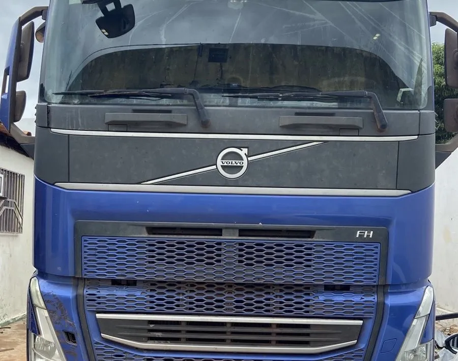 Polícia Militar recupera carreta bitrem clonada e com registro de roubo em Brumado