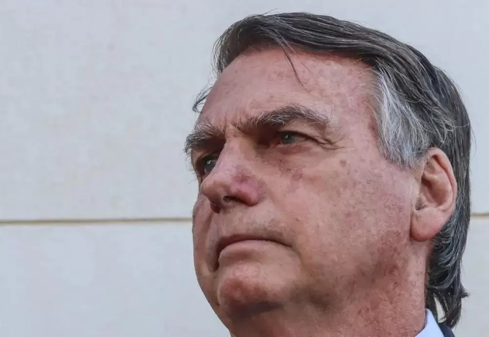 Ordem do STF determina que Bolsonaro entregue passaporte à Justiça 