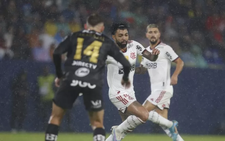 Flamengo perde para o Independiente Del Valle no jogo de ida da Recopa