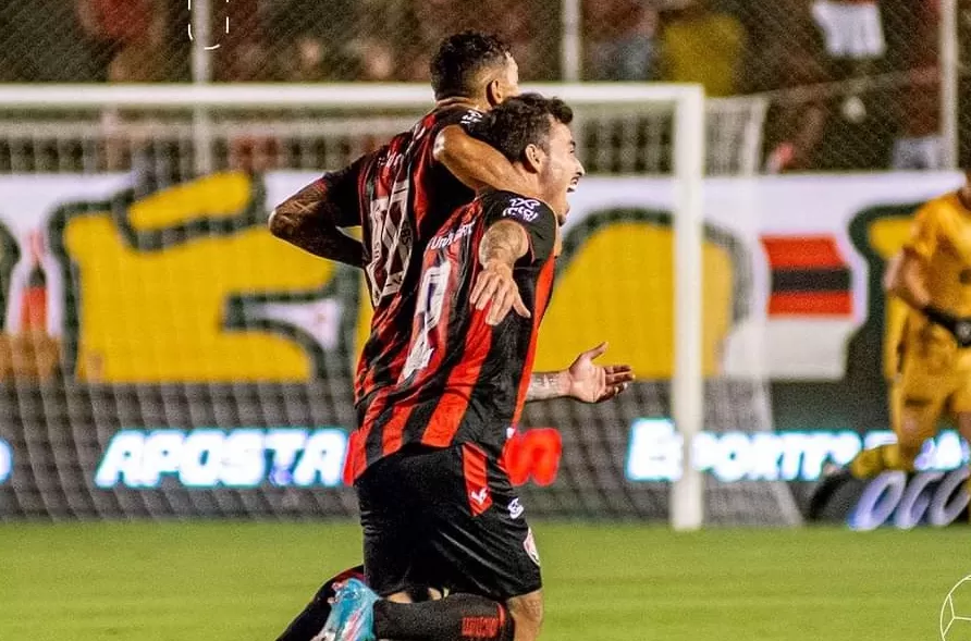 Torcida empurra o Vitória que estreia goleando na Série B 