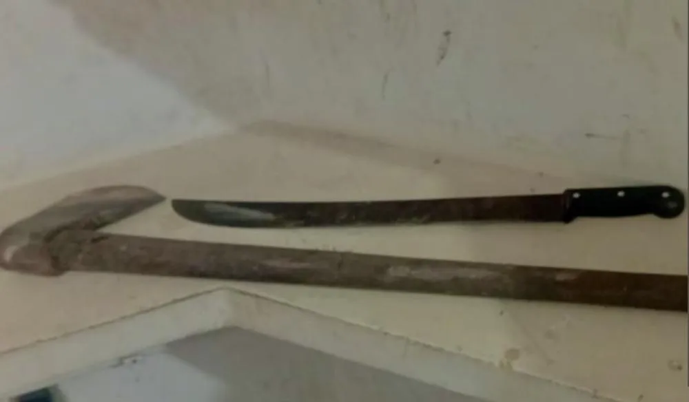 Homem é conduzido à delegacia após ameaçar família com facão e machado em Barra da Estiva