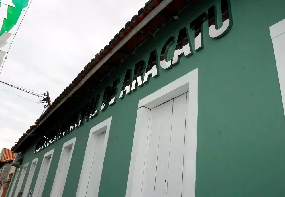 Homem é preso após tentar 'furar fila' e ameaçar servidor na Prefeitura de Aracatu