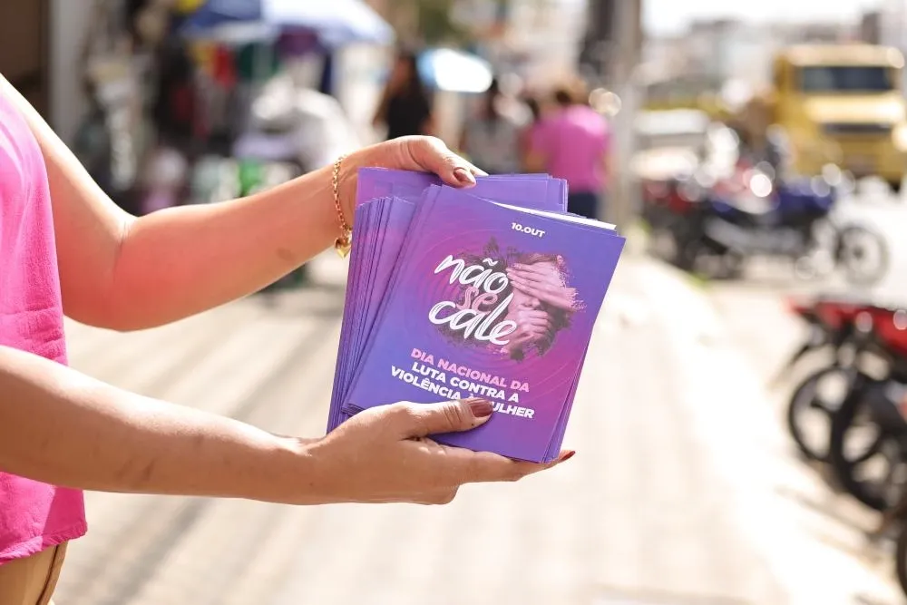 Brumado realiza panfletagem no Dia Nacional da Luta Contra a Violência à Mulher