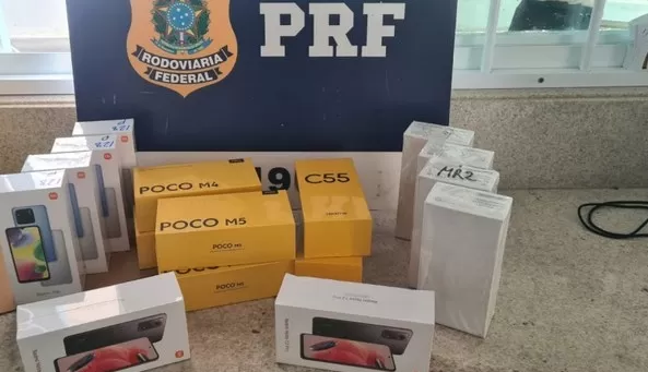 PRF apreende mercadoria por crime fiscal durante abordagem a ônibus em Vitória da Conquista