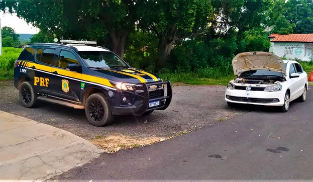 PRF recupera em Ibotirama Voyage roubado em Feira de Santana