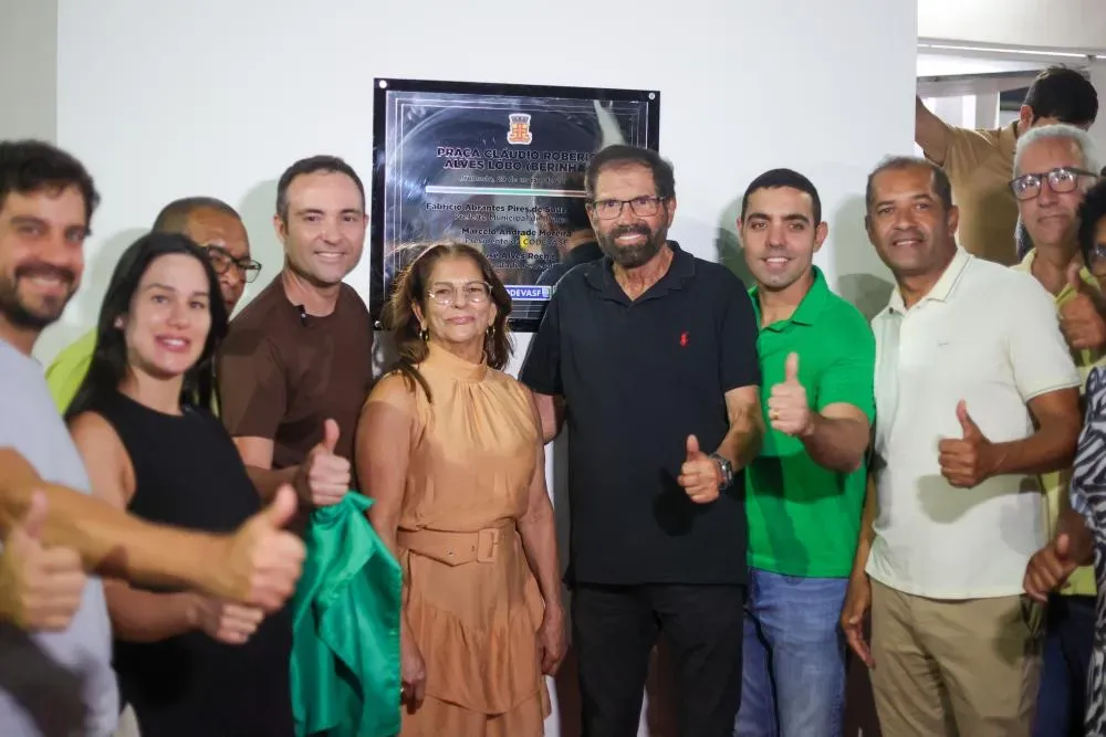 Brumado: Em noite de inauguração da Praça Berinha, prefeito anuncia pavimentação para ruas do bairro Olhos D’Água
