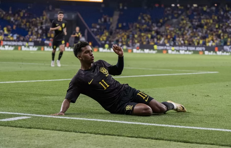 Brasil vence Guiné em jogo marcado por campanha antirracista