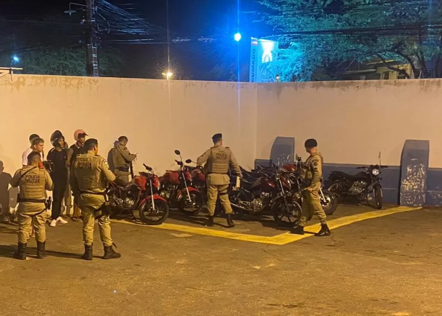 Polícia Militar Coíbe ‘Rolezinho de Natal’ e Apreende 12 Motocicletas em Brumado