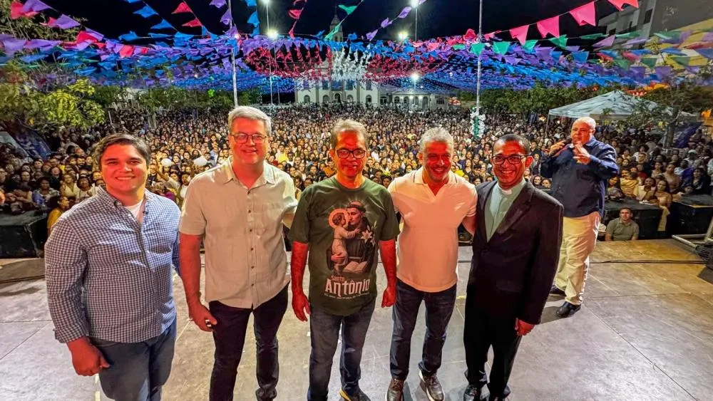 Vitor Bonfim prestigia último dia do trezenário de Santo Antônio, padroeiro de Guanambi