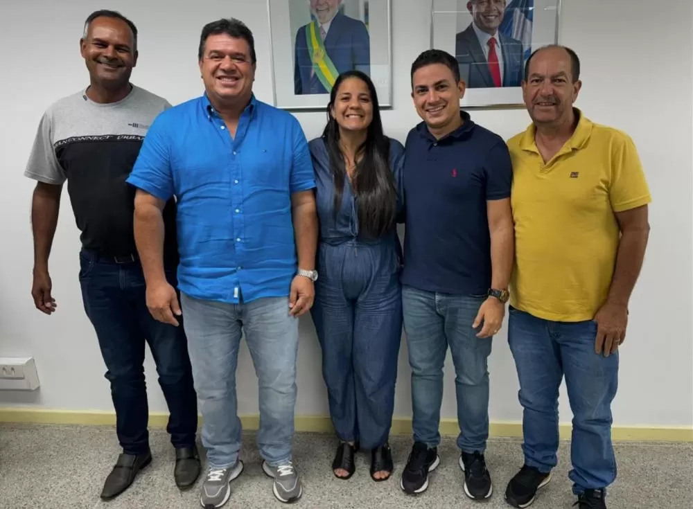 Prefeito de Ituaçu se reúne com autoridades para discutir inauguração da Escola Municipal Anísio Honório
