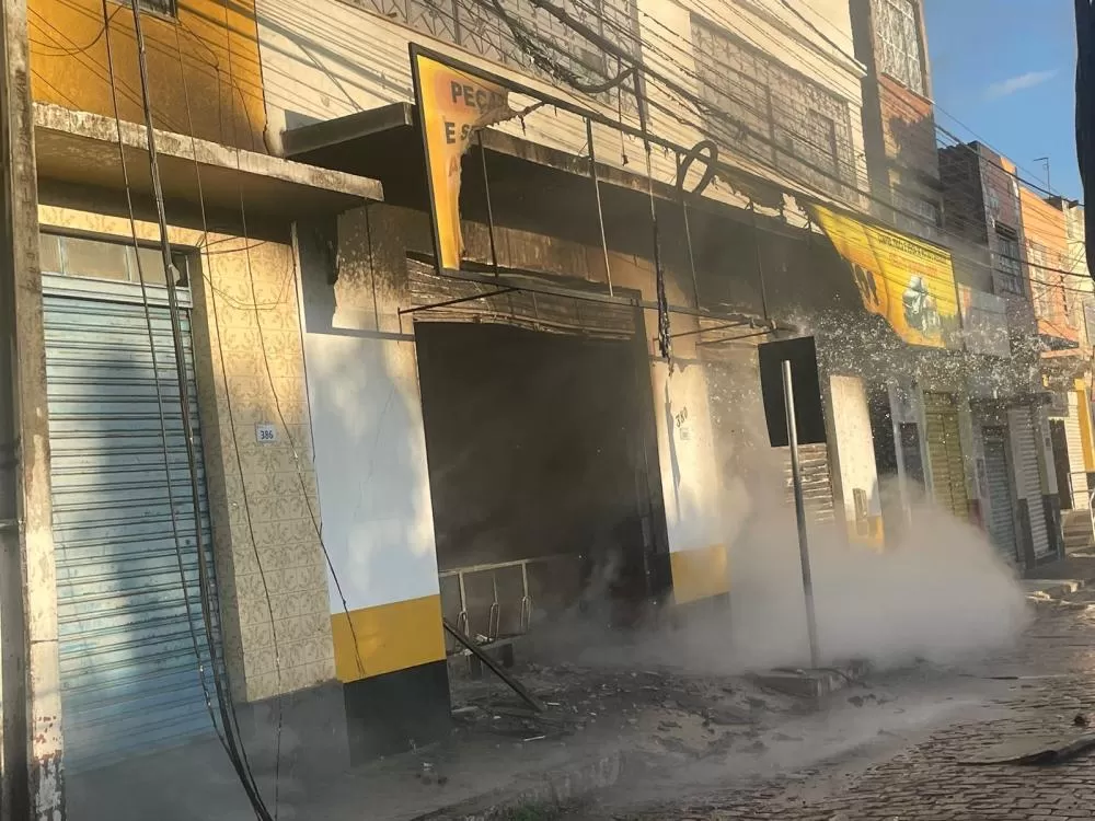 Incêndio Devasta Loja de Motos no Centro de Brumado, Causando Destruição Total