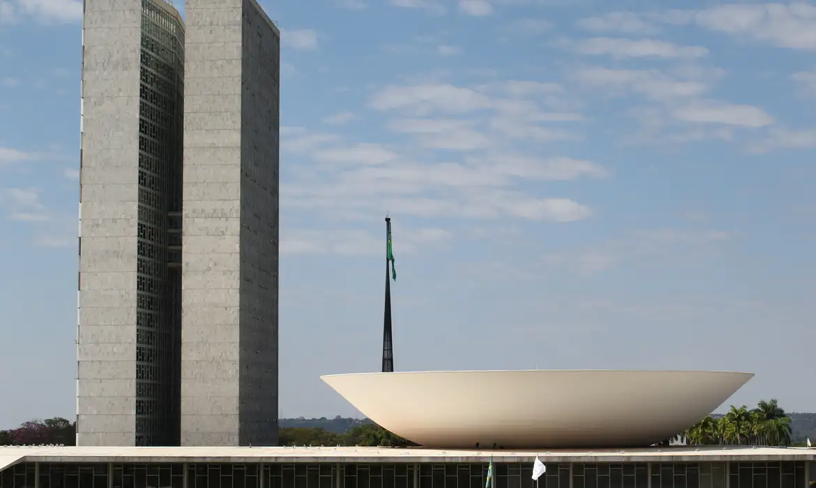Lira anuncia Hugo Motta como candidato à presidência da Câmara