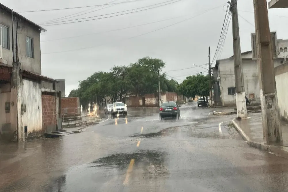 Chuva retorna a Brumado e muda cenário climático nesta quinta-feira