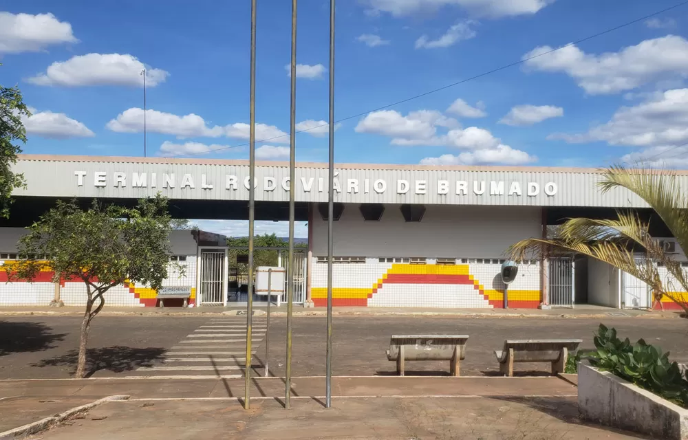 Brumado: Homem com transtorno mental tem se jogado em frente a carros e causado transtornos