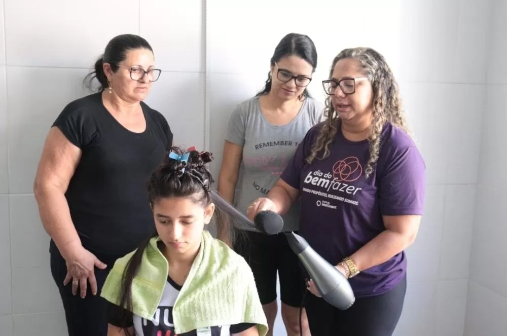 Parceria entre Administração Municipal e Instituto InterCement oferece curso na área de estética