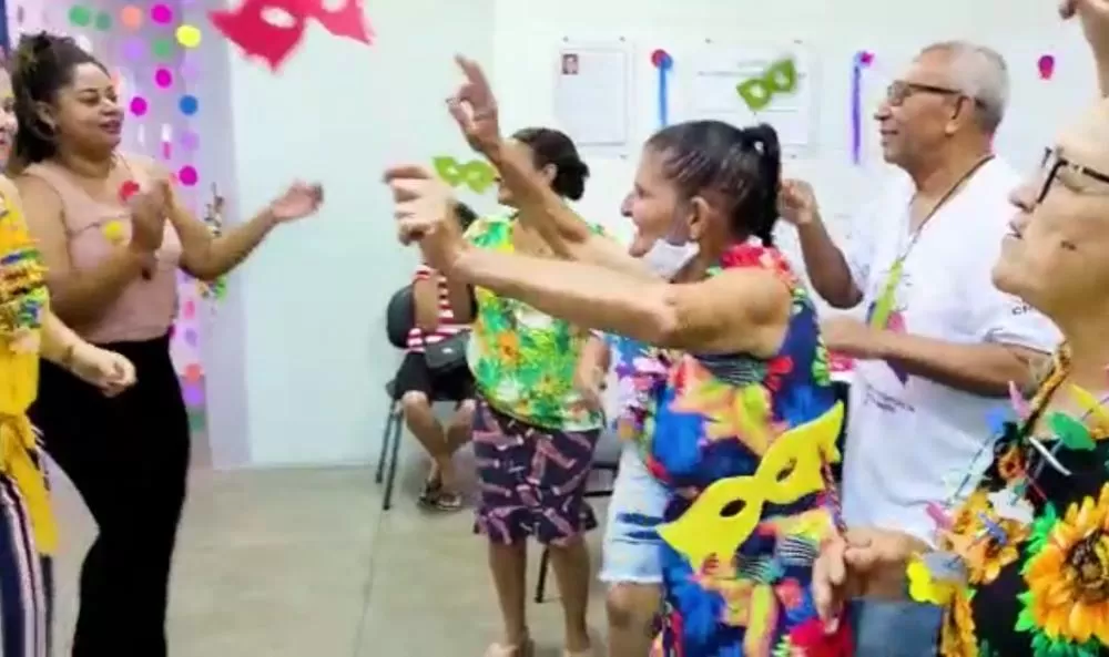 Brumado: Sesoc promove bailinho de carnaval para idosos no Cras Esther Trindade