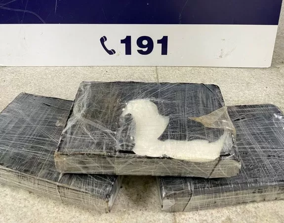 PRF apreende 3,2 kg de cocaína e prende mulher por tráfico de drogas em Vitória da Conquista