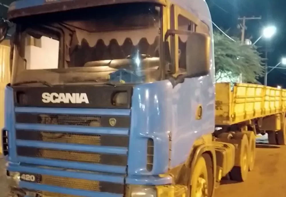 Acidente fatal na BR-030 em Caetité envolve carreta de Brumado e vitima motociclista