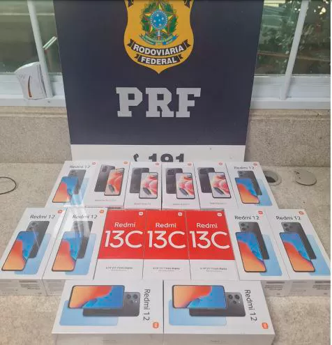PRF apreende 15 Smartphones importados irregularmente na BR-116 em Vitória da Conquista