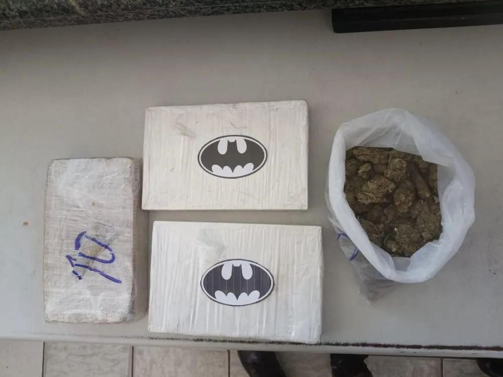 Polícia Rodoviária apreende entorpecentes em ônibus de turismo em Vitória da Conquista