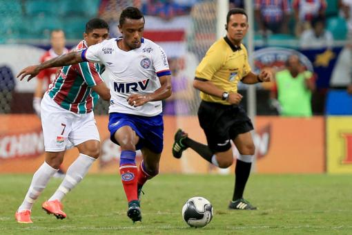Bahia bate Flu de Feira e avança para final do Baiano