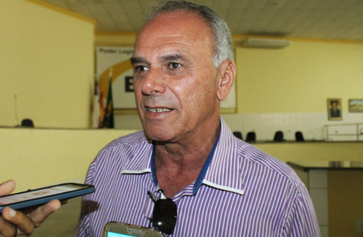 Brumado: Prefeito diz que devido à crise se preciso for cortará o seu salário e dos secretários