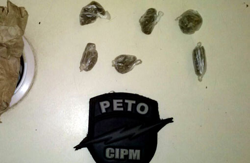 Brumado: Após abordagem PETO detém homem acusado de homicídio