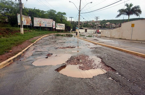 Brumado: Parte da Avenida Lindolfo Azevedo Brito está interditada