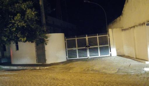 Brumado: Bandidos arrombam a Oi e levam veículo