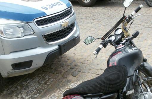 Aracatu: PM apreende motocicleta com restrição de roubo 