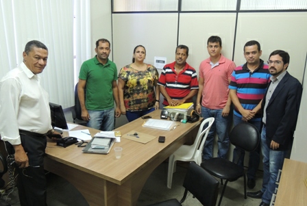 Vereadores que compõem Comissão Especial para acompanhar atividade eólica em Brumado se reúnem para início dos trabalhos 