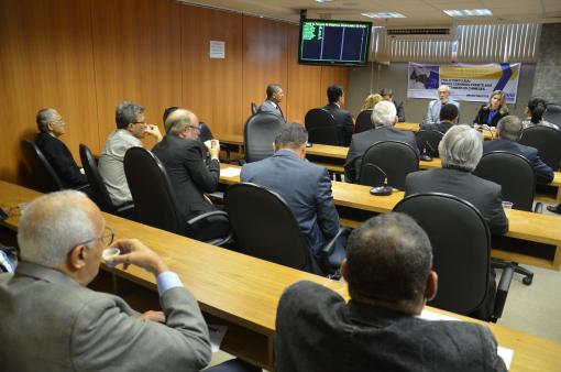 Governo e deputados discutem FIOL e Porto Sul em comissão especial na ALBA 