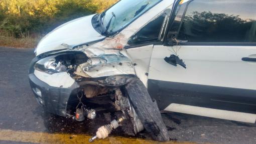 Ituaçu: após colisão contra carro, mulher que conduzia moto morre na BA-142
