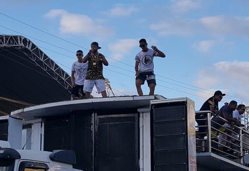 Maetinga: Fann Estourado faz a festa do Bloco Muquiranas e leva a galera ao delírio 