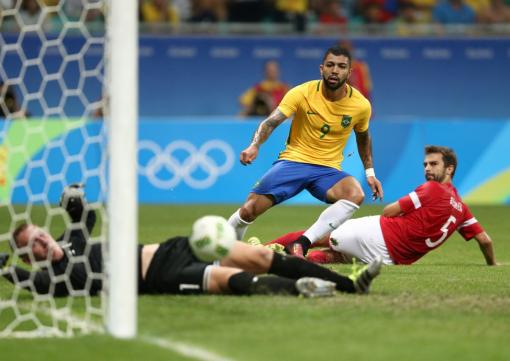 Futebol olímpico: Ataque dá show, Brasil goleia a Dinamarca e avança 