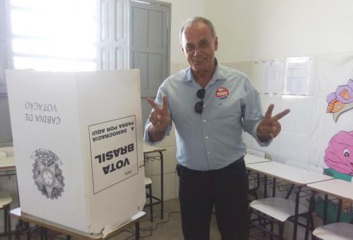 Atual prefeito de Brumado, Aguiberto Lima Dias votou durante a tarde 